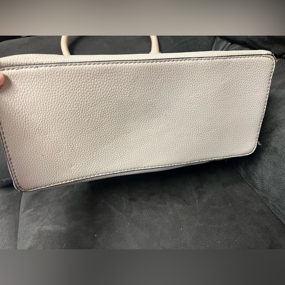 Guess Shoulder Bag Light pink, cream, and blue - Picture 2 of 16